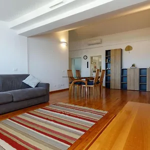 https://apt-easymoon.hotelinveneto.com